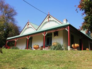 Ravenscroft and The Cottage - Perisher Accommodation