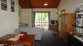 The Old Oak Bed And Breakfast - The Shearing Shed - Perisher Accommodation